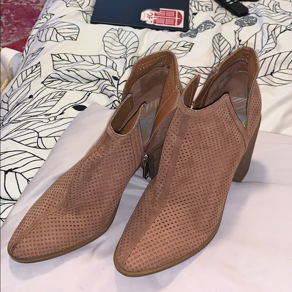 Boots - Picture 2 of 8